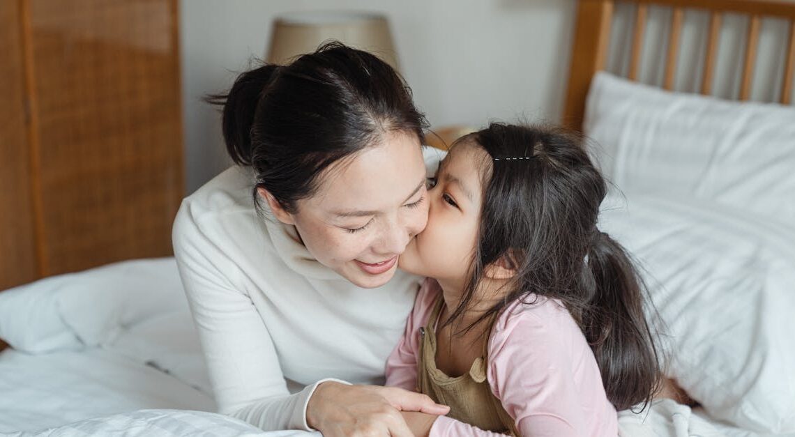 découvrez les bienfaits du parenting sans écran avec notre approche éducative. apprenez à favoriser le développement de votre enfant en cultivant des interactions authentiques, des jeux créatifs et des activités en plein air. transformez la manière dont votre famille interagit avec le monde et renforcez les liens familiaux tout en éloignant les distractions numériques.
