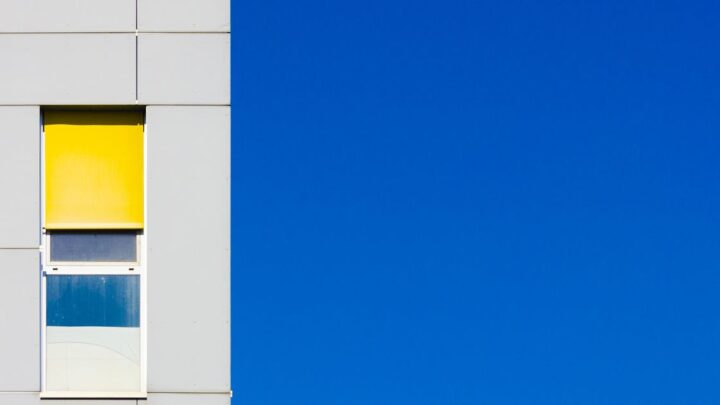découvrez le minimalisme, un style de vie et une esthétique qui privilégient la simplicité et l'élégance. explorez comment réduire le superflu pour mieux apprécier l'essentiel, améliorer votre bien-être mental et créer un environnement apaisant.