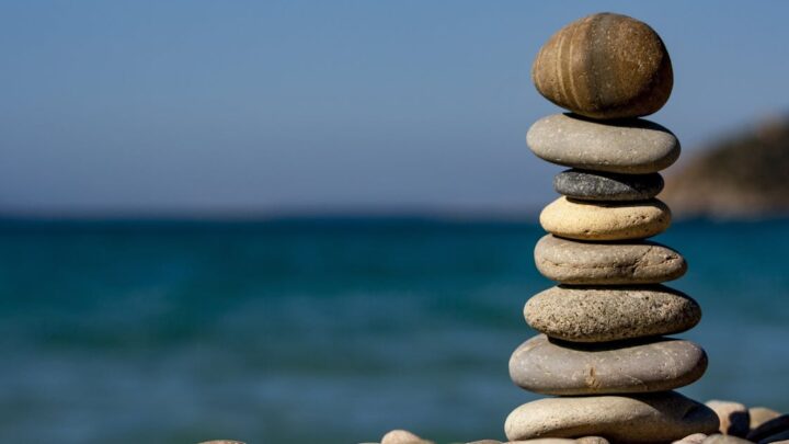 découvrez les bienfaits de la mindfulness, une pratique qui vous aide à vivre l'instant présent, réduire le stress et améliorer votre bien-être mental. explorez des techniques simples et efficaces pour intégrer la pleine conscience dans votre quotidien.