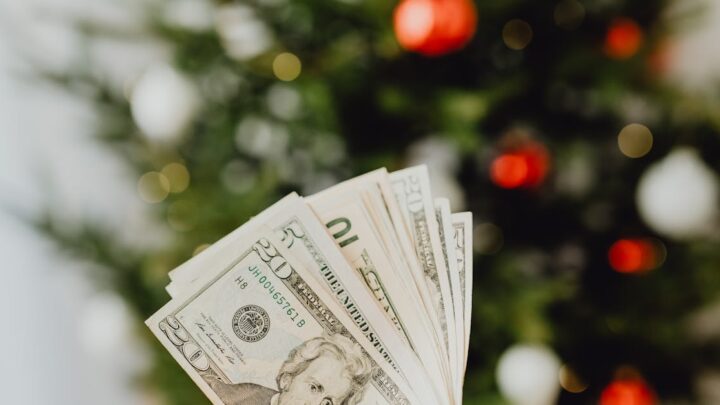 découvrez l'économie du don, un modèle alternatif où les échanges se font sans transaction monétaire. explorez ses principes, ses avantages et son impact sur la solidarité sociale et les communautés.
