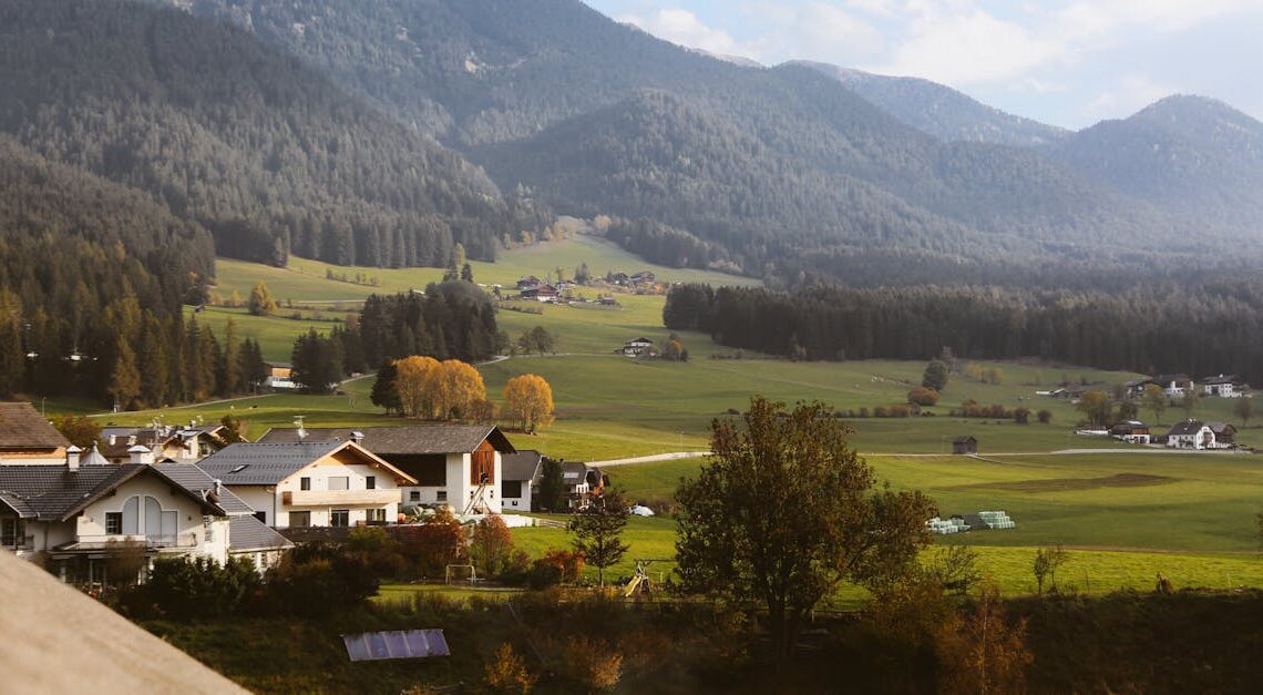 découvrez les maisons énergétiquement positives, un nouveau concept d'habitat durable qui produit plus d'énergie qu'elles n'en consomment. explorez les avantages écologiques et économiques de ces logements innovants qui utilisent des technologies avancées pour maximiser l'efficacité énergétique et réduire l'empreinte carbone.